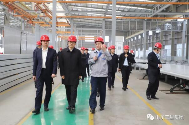 山東重工集團、濰柴動力、中國重汽集團、中通客車集團領導一行來機械公司交流考察