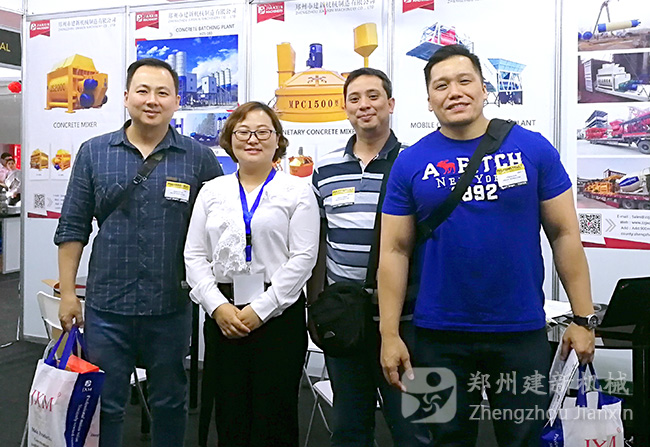 建新機(jī)械多年的菲律賓老客戶(hù)，購(gòu)買(mǎi)了很多混凝土攪拌設(shè)備